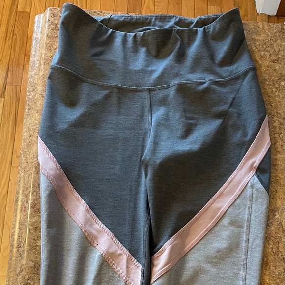 Old Navy active workout leggings - Picture 2 of 11